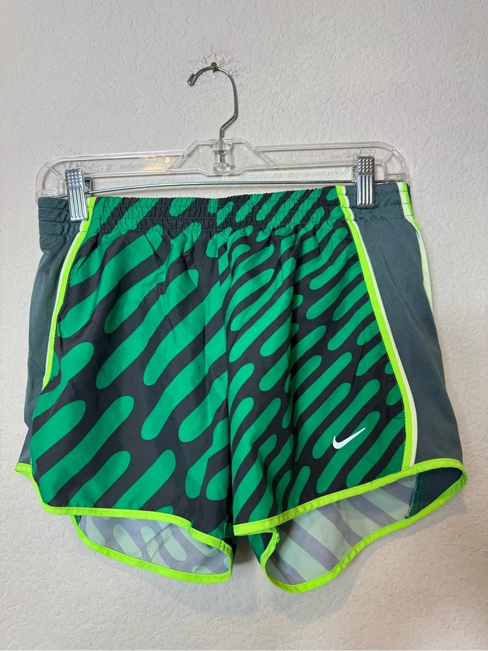 Nike Women's Green Patterned Running Athletic Shorts w/ Built-In Briefs size S